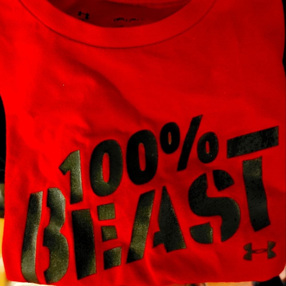 Boys medium under armor tee